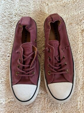 Converse Shoreline Slip-On Sneakers in Burgundy